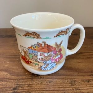 1978-1984 Bunnykins "playing with doll house" one handle mug